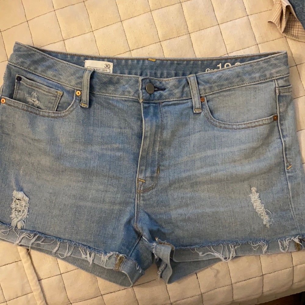 Gap light wash cutoff Jean shorts